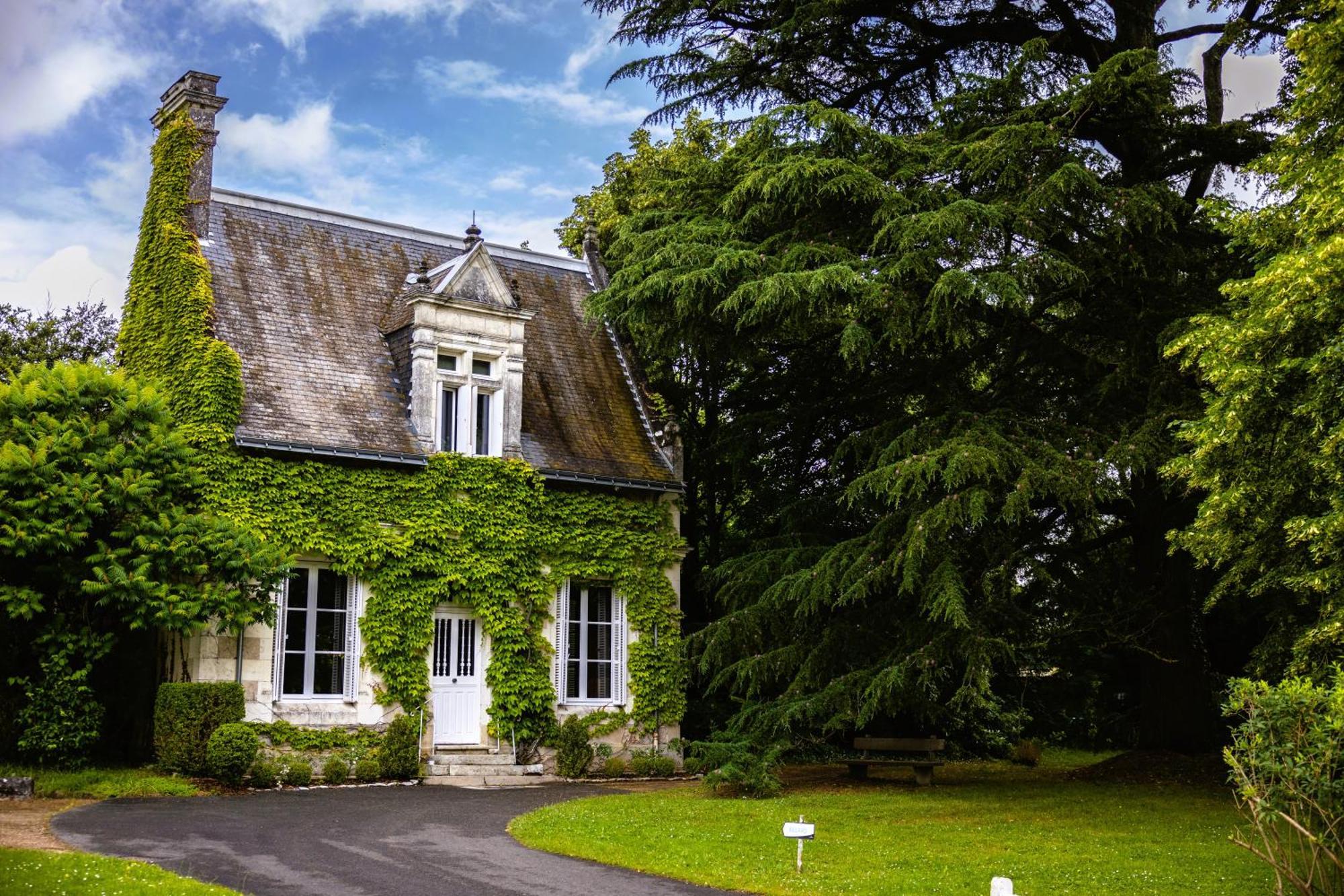 Domaine De La Tortiniere Hotel Veigne Exterior photo