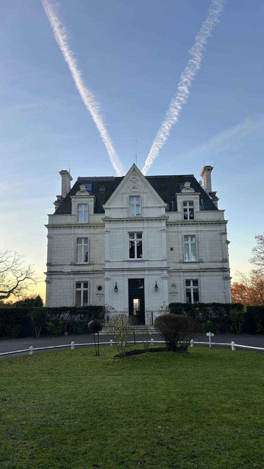 Domaine De La Tortiniere Hotel Veigne Exterior photo