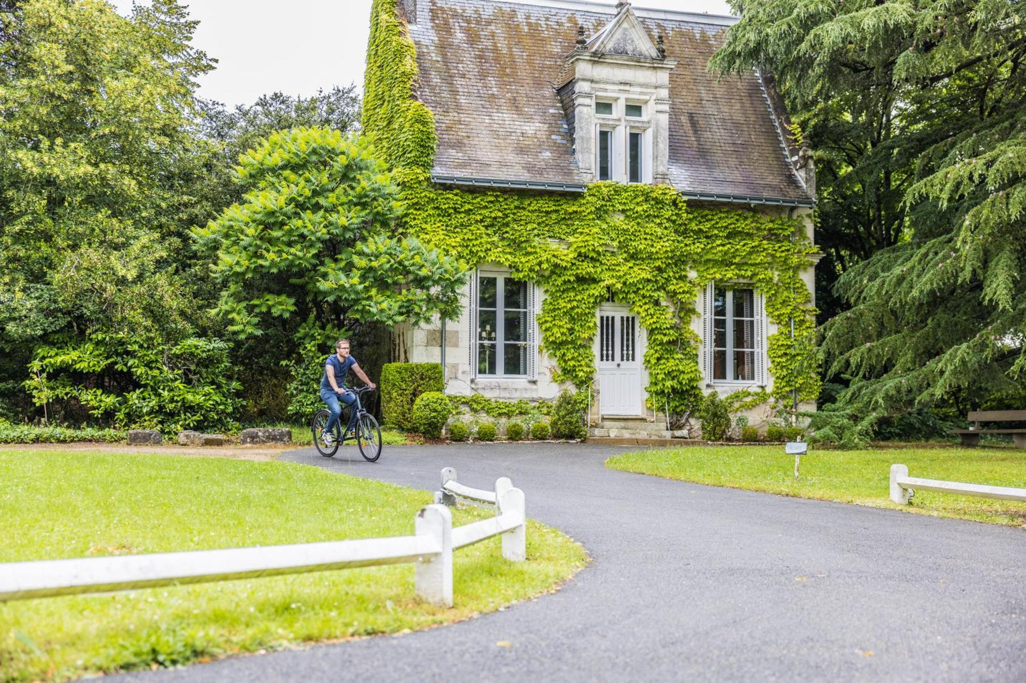 Domaine De La Tortiniere Hotel Veigne Exterior photo